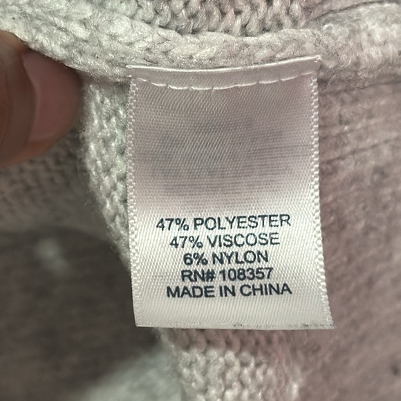 ST. JOHN’S BAY Women’s Light Gray Sweater Sz Small - Picture 5 of 6